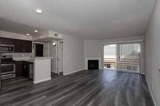 Toluca Terrace in Burbank, CA - Building Photo - Interior Photo