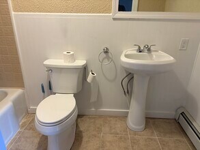 261 Shaker Rd in Gray, ME - Building Photo - Building Photo