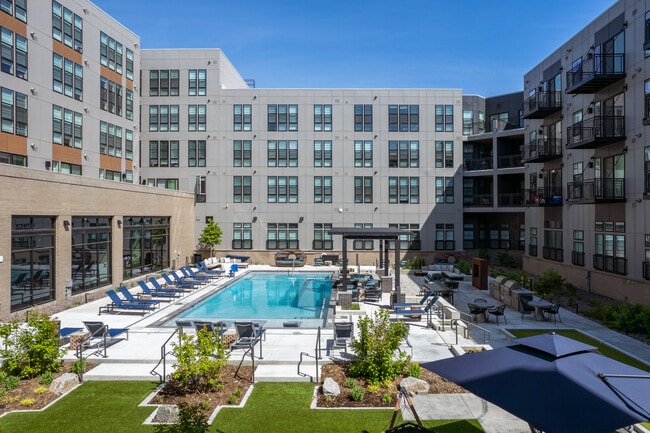 Westminster Row in Westminster, CO - Foto de edificio - Building Photo