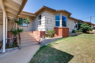 31 Sierra Way in Chula Vista, CA - Building Photo - Building Photo