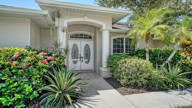 4010 Green Tree Ave in Sarasota, FL - Building Photo - Building Photo