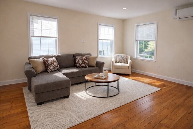 106 N Franklin St in Holbrook, MA - Building Photo - Building Photo