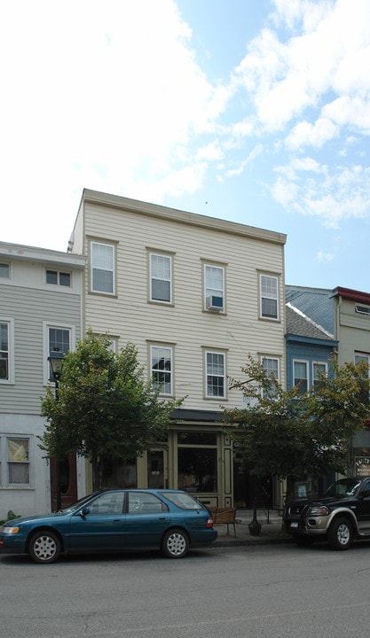 225 Warren St in Hudson, NY - Foto de edificio