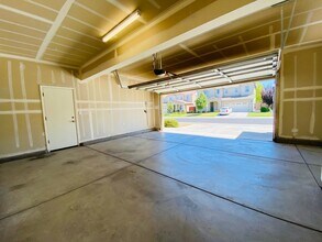 9900 Winkle Cir in Elk Grove, CA - Building Photo - Building Photo