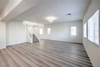 5647 Colante Falls Dr in Las Vegas, NV - Building Photo - Building Photo
