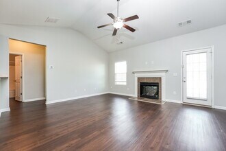 1183 Warm Spring Ct in Hampton, GA - Building Photo - Building Photo