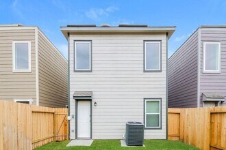 15236 Estrella Rd E in Houston, TX - Building Photo - Building Photo
