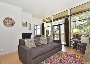 7204 Marina Pacifica Dr S in Long Beach, CA - Building Photo - Building Photo