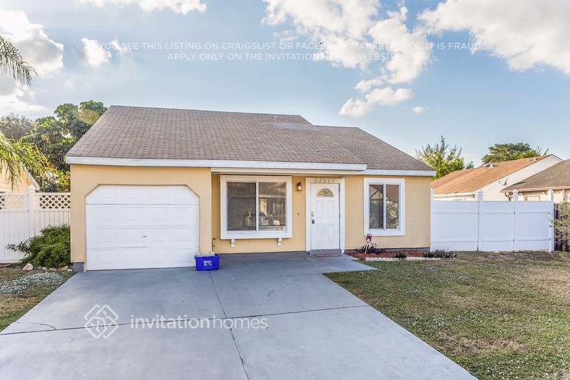 22865 Chrysler Dr in Boca Raton, FL - Building Photo