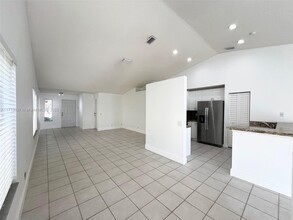 1427 Presidio Dr in Weston, FL - Building Photo - Building Photo