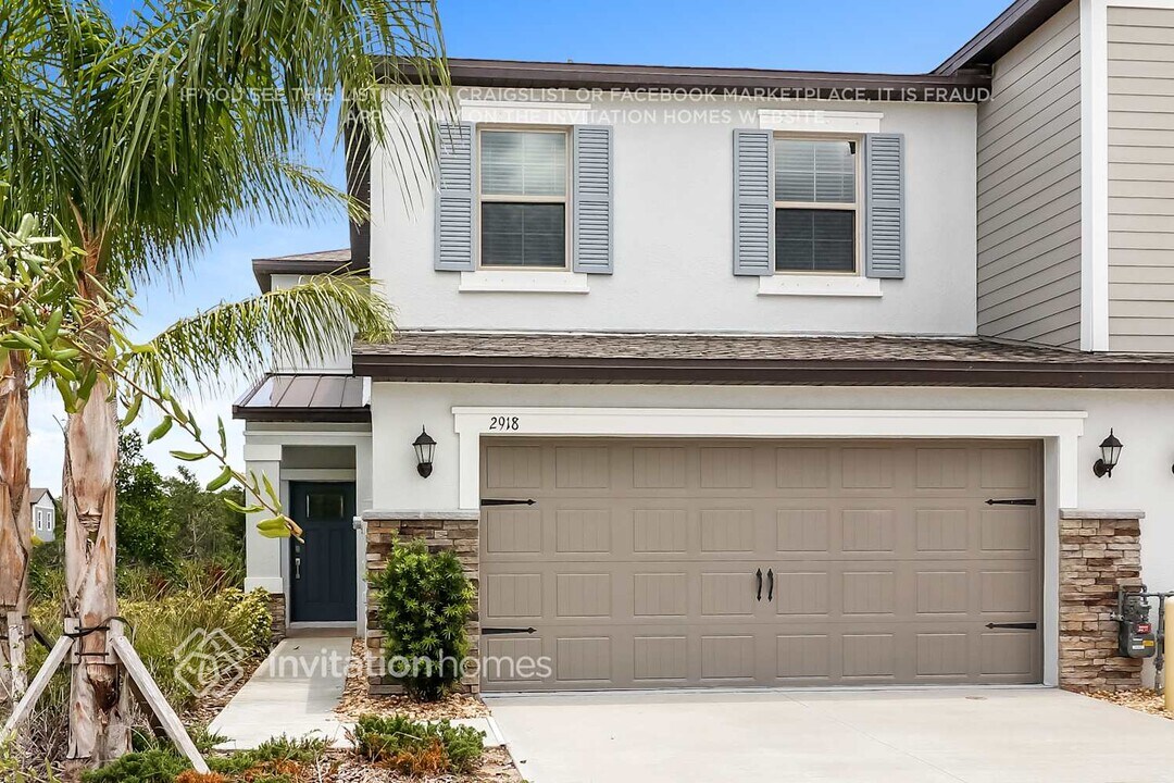 2918 Coach Manors Way in New Port Richey, FL - Building Photo