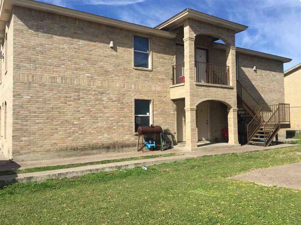 3006 E Stewart St-Unit -4 in Laredo, TX - Building Photo