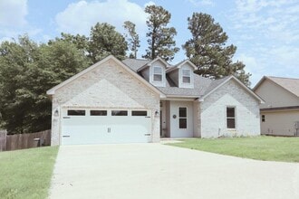 205 Windcrest Cir in Hot Springs, AR - Building Photo - Building Photo