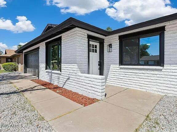 2030 E Duke Dr in Tempe, AZ - Foto de edificio - Building Photo