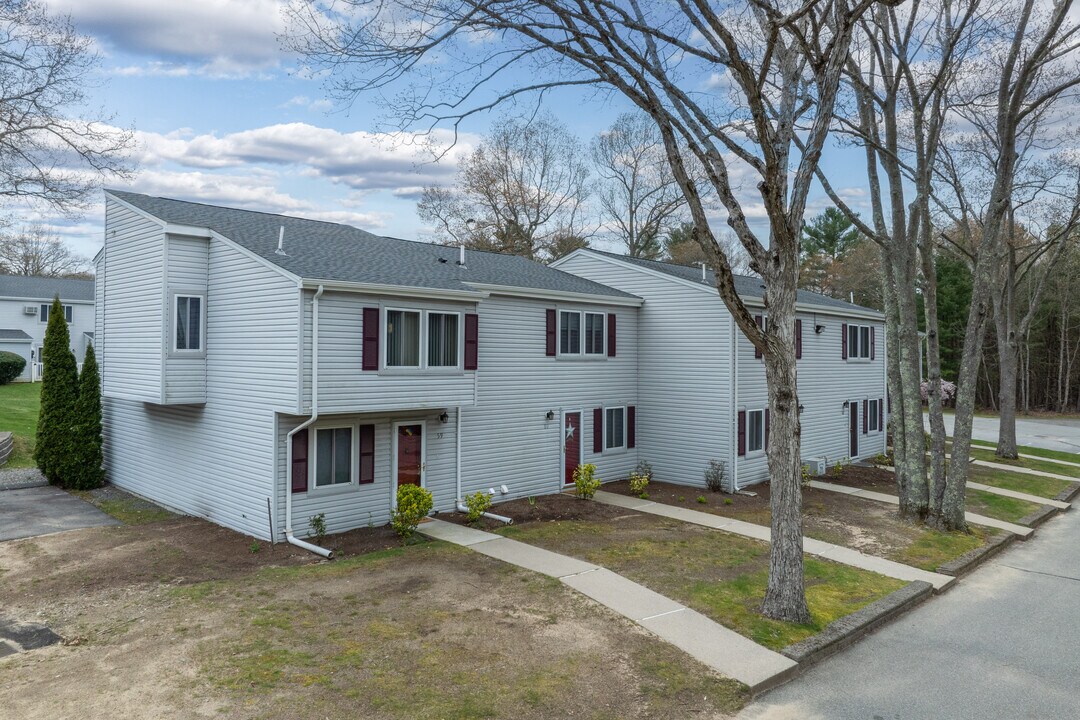 Barnside Condominiums in Taunton, MA - Building Photo