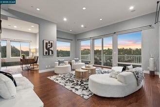 102 Barbara Rd in Orinda, CA - Building Photo - Building Photo