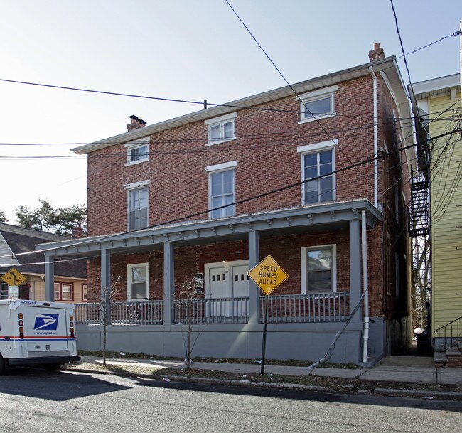 88 Harvey St in New Brunswick, NJ - Building Photo - Building Photo