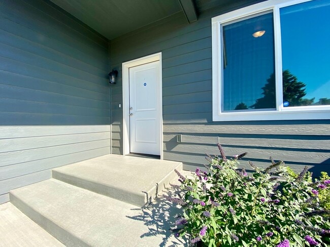 207 Rainier Dr in Yakima, WA - Building Photo - Building Photo