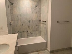 1050 Brickell Ave, Unit 1606 in Miami, FL - Building Photo - Building Photo