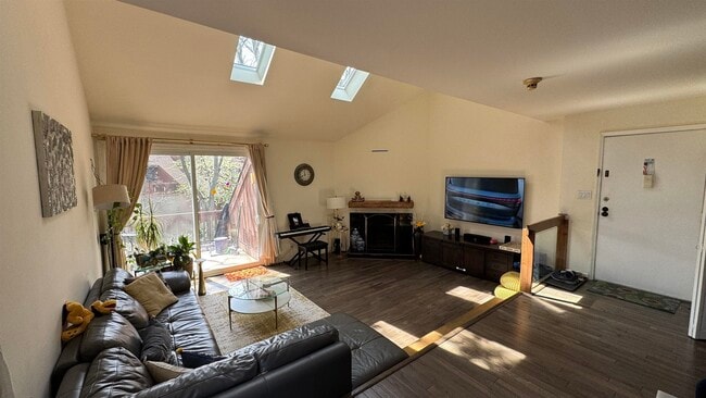 530 Teal Plaza in Secaucus, NJ - Building Photo - Building Photo