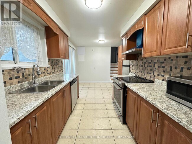 59 Flowertown Ave in Brampton, ON - Building Photo - Building Photo