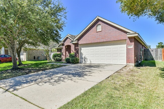 13719 Rolling River Ln in Houston, TX - Building Photo - Building Photo