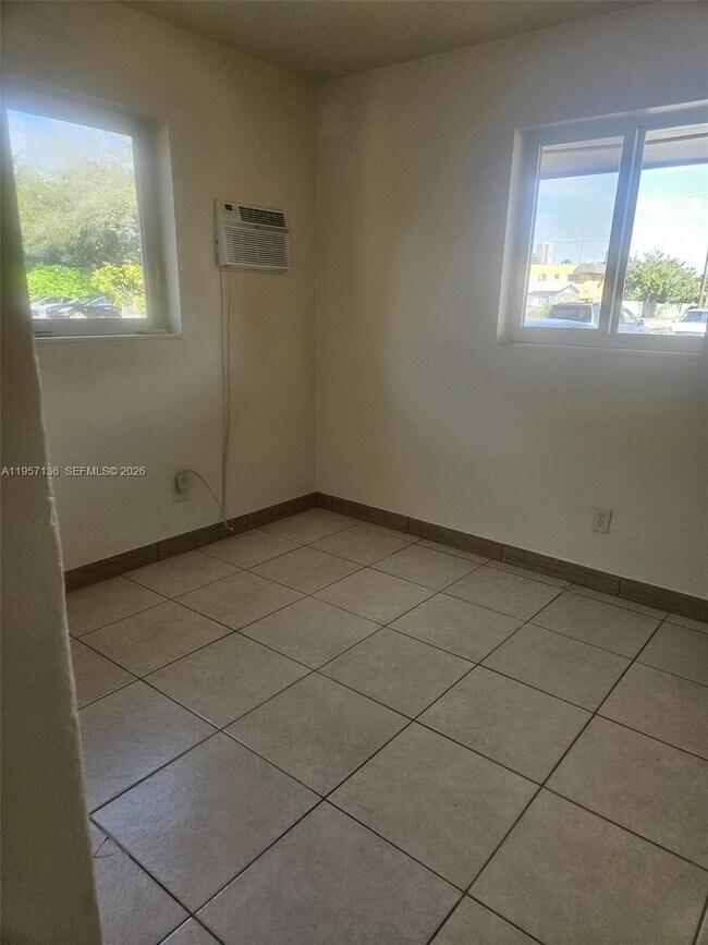 2230 Madison St in Hollywood, FL - Foto de edificio - Building Photo