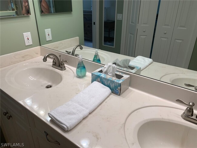 10530 Amiata Way in Ft. Myers, FL - Foto de edificio - Building Photo