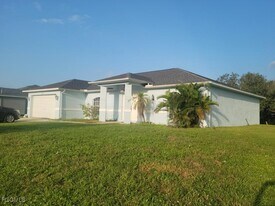 301 SW 14th Pl in Cape Coral, FL - Building Photo