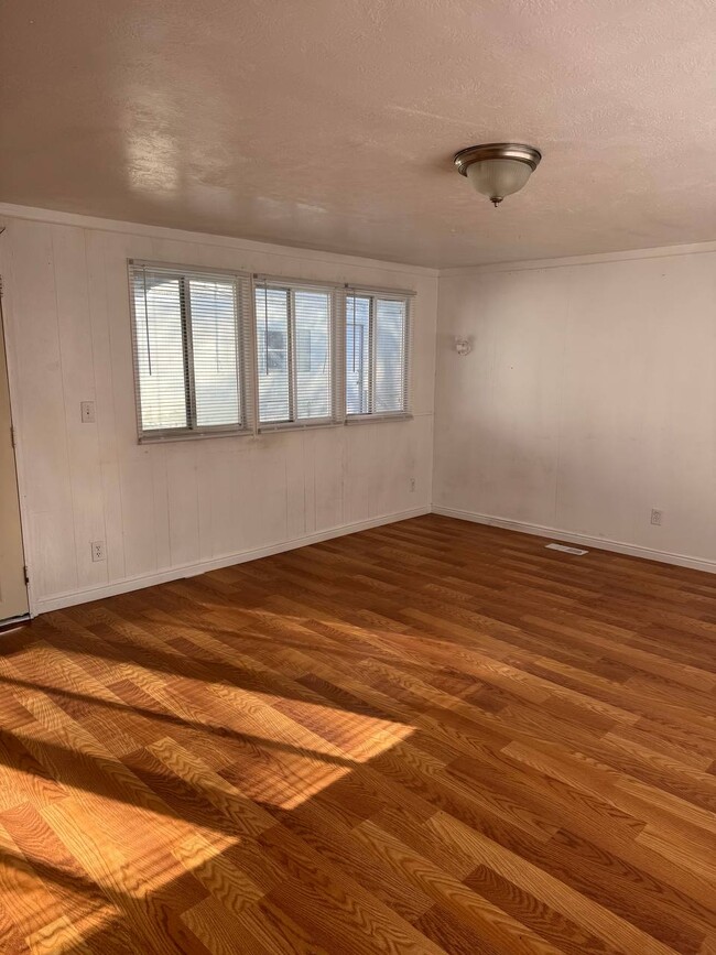 187 S 250 E in Salina, UT - Building Photo - Building Photo