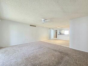 584 Orange Dr, Unit 107 in Altamonte Springs, FL - Building Photo - Building Photo