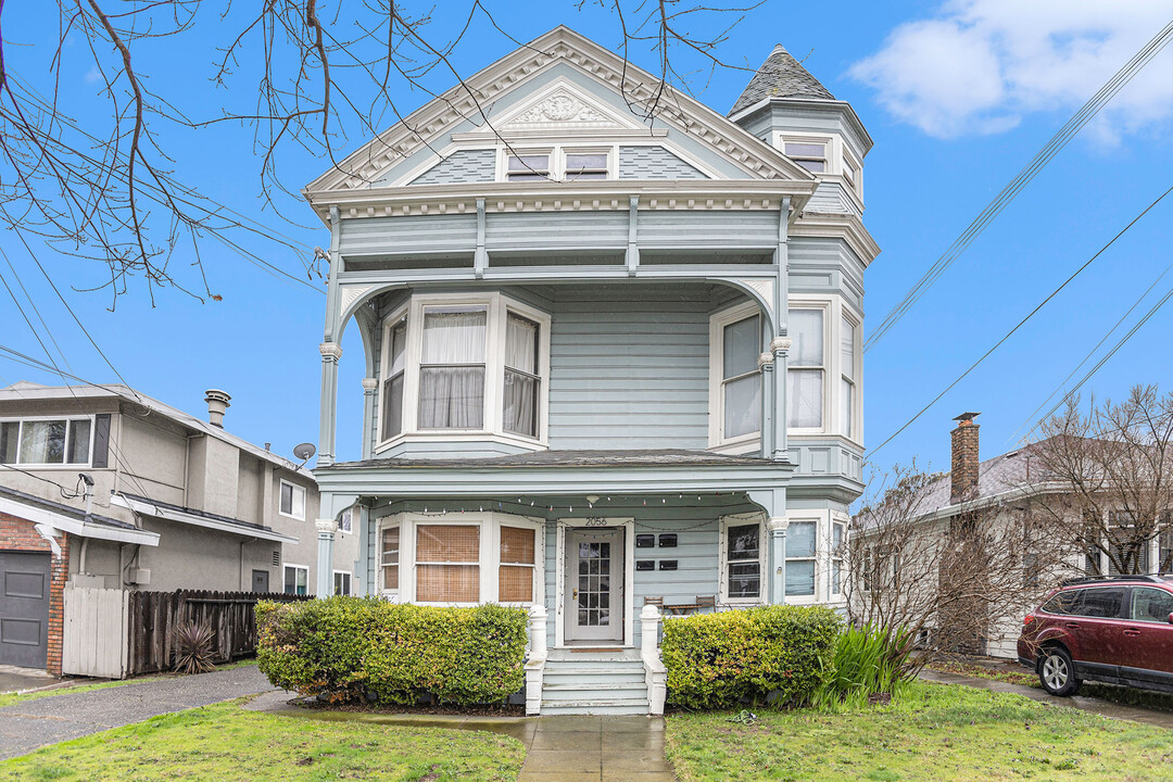 2056 Encinal Ave in Alameda, CA - Building Photo
