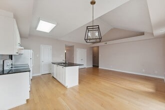 1040 Beryl Private in Ottawa, ON - Building Photo - Building Photo