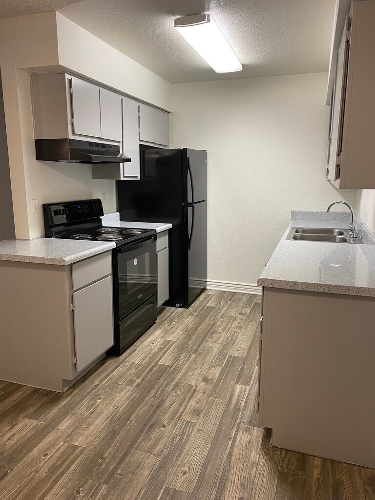 Scottsdale Place Apartments in Scottsdale, AZ