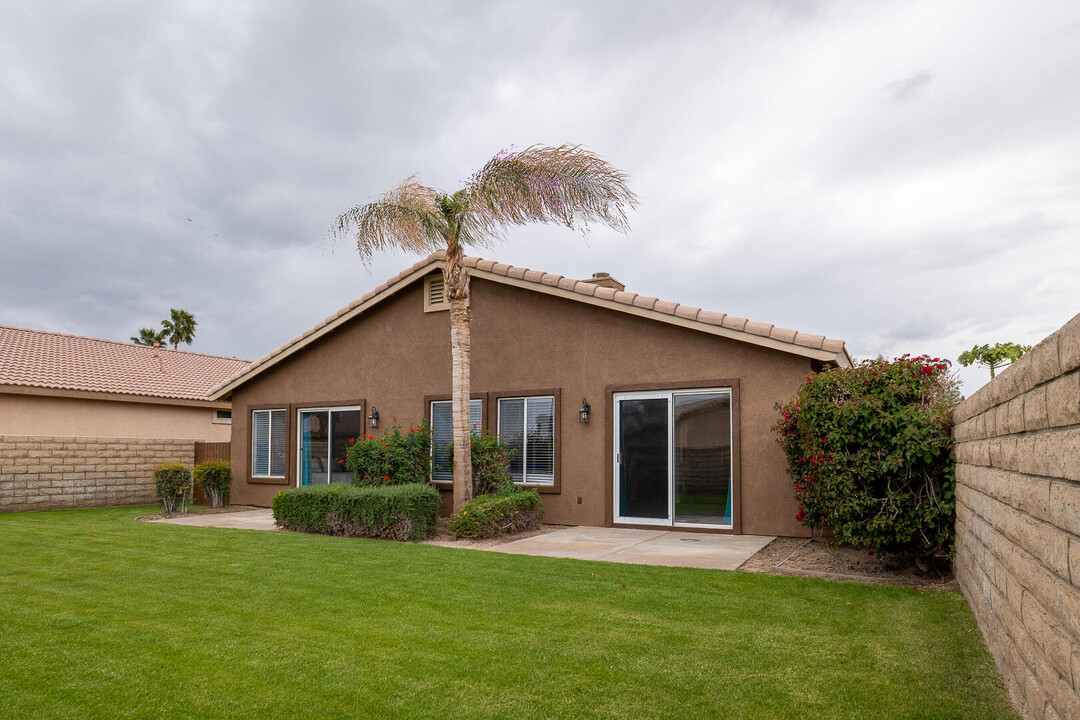 49780 Jade Way in Indio, CA - Foto de edificio