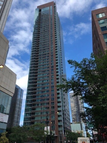 505 N McClurg Ct in Chicago, IL - Building Photo