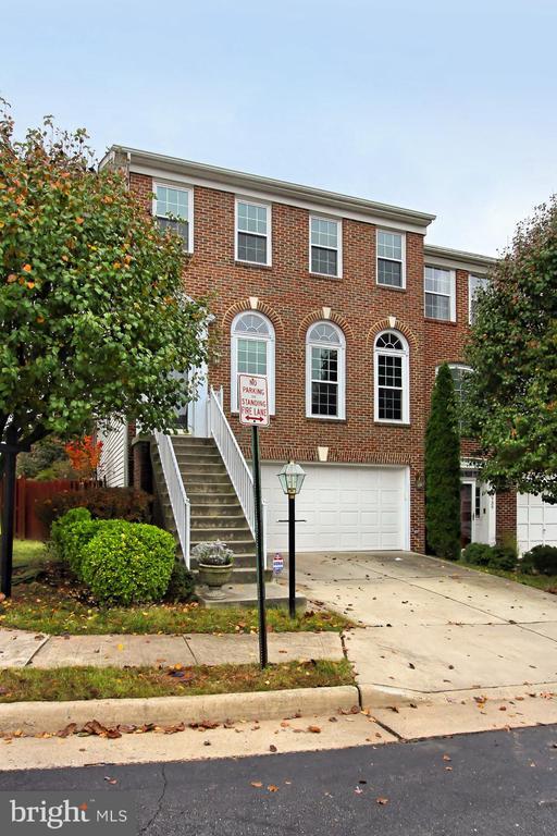 20748 Hollow Falls Terrace in Sterling, VA - Building Photo - Building Photo