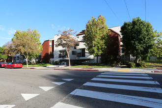 829 E Maple St in Glendale, CA - Building Photo - Building Photo