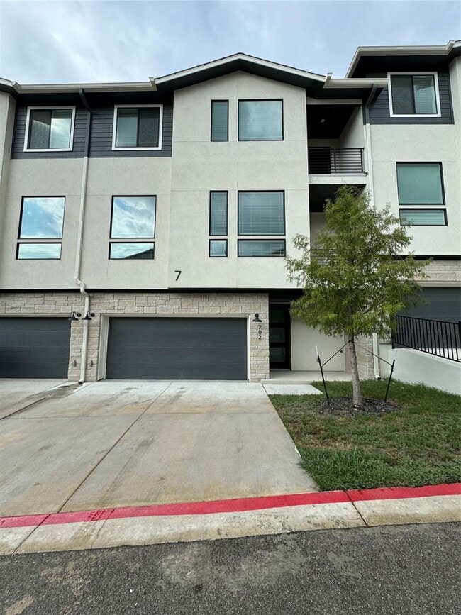 property at 2050 Lohmans Spur