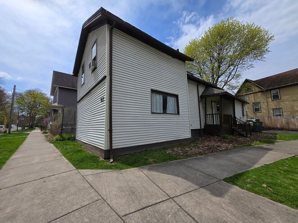 713 Meigs St in Rochester, NY - Building Photo