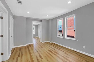 545 N Drake Ave, Unit 3 in Chicago, IL - Foto de edificio - Building Photo