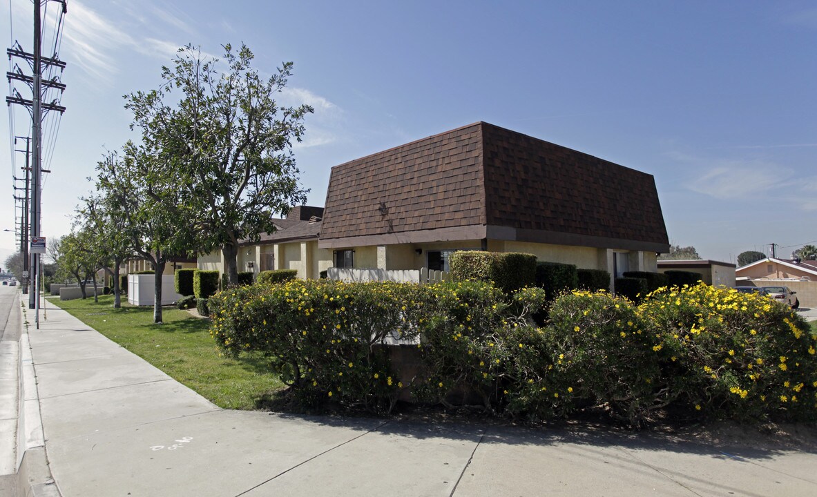 Del Rosa Apartments in San Bernardino, CA - Building Photo