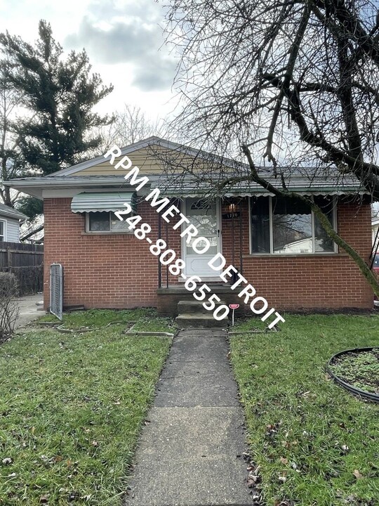 1770 E Jarvis Ave in Hazel Park, MI - Building Photo