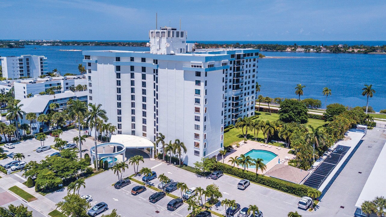 3800 Washington Rd in West Palm Beach, FL - Building Photo