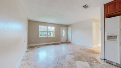 330 Stahlman Ave in Destin, FL - Building Photo - Building Photo