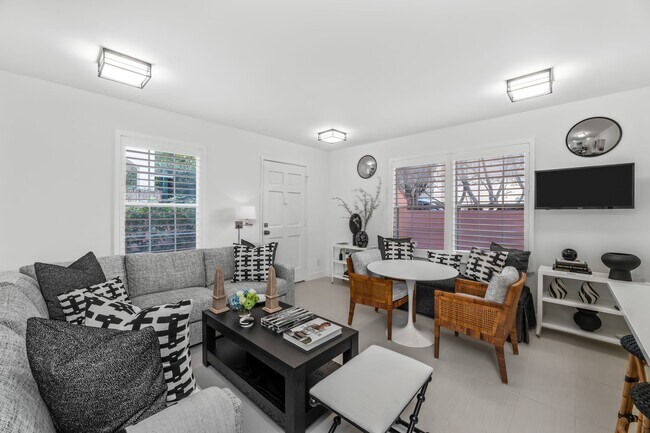 134 Peruvian Ave in Palm Beach, FL - Building Photo - Building Photo
