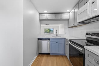 6075 N Sabal Palm Blvd in Tamarac, FL - Building Photo - Building Photo