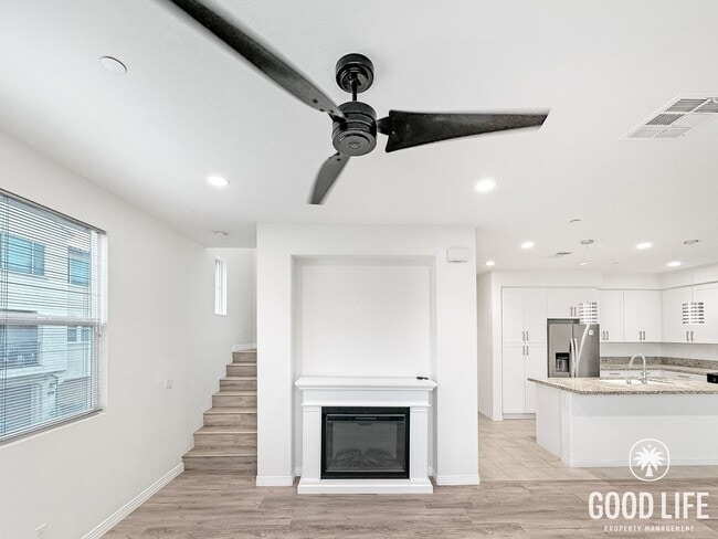 950 E Drapery Ln in Anaheim, CA - Building Photo - Building Photo