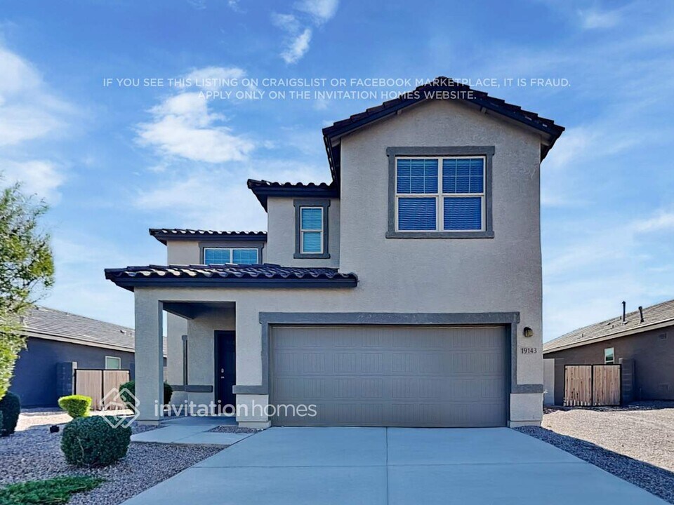 19143 W Elm St in Litchfield Park, AZ - Foto de edificio