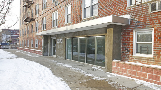 2470 W 1st St in Brooklyn, NY - Foto de edificio - Building Photo